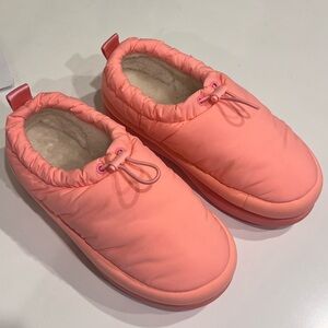 NWOB UGG Maxi Clog Color Sweetheart Size 9